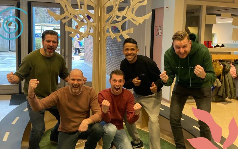 Mannen in de Kinderopvang: Een Interview met Dennis